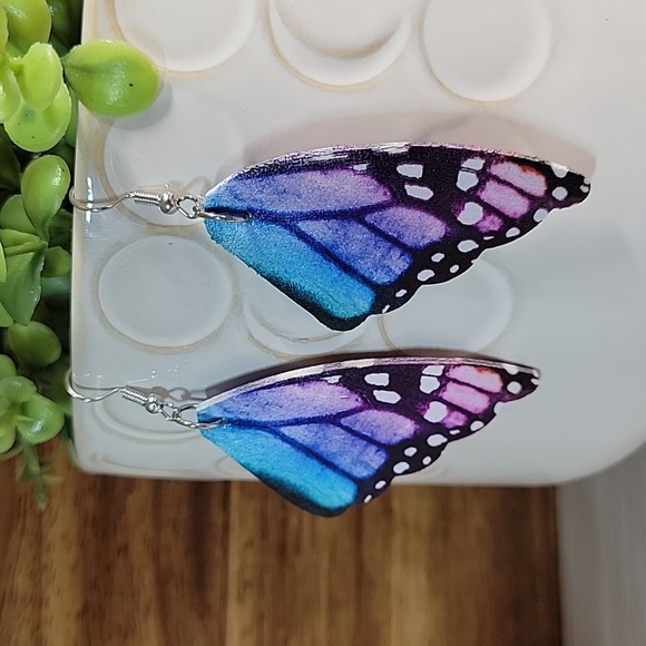 🔥LAST PAIR🔥 WATERCOLOR FAIRY WING LEATHER EARRINGS - Picture 1 of 8